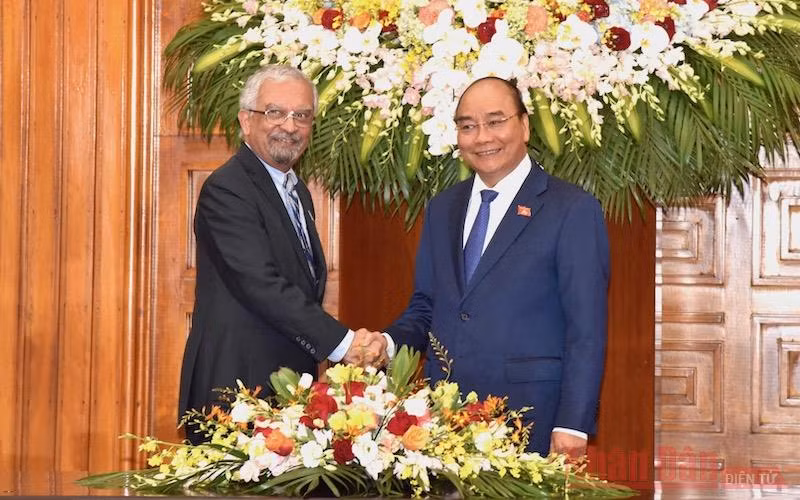 Thủ tướng Nguyễn Xuân Phúc tiếp Điều phối viên thường trú Liên hợp quốc (LHQ) tại Việt Nam Kamal Malhotra. (Ảnh: TRẦN HẢI)