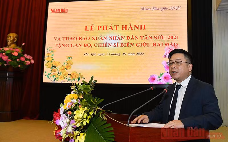 Trao hơn 50.000 ấn phẩm báo Xuân Nhân Dân Tân Sửu 2021 tặng các chiến sĩ làm nhiệm vụ nơi biên giới, hải đảo -0