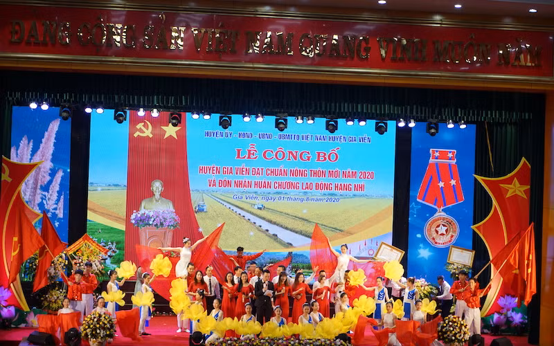 Gia Viễn đạt chuẩn nông thông mới và vinh dự đón nhận Huân chương Lao động hạng Nhì -0