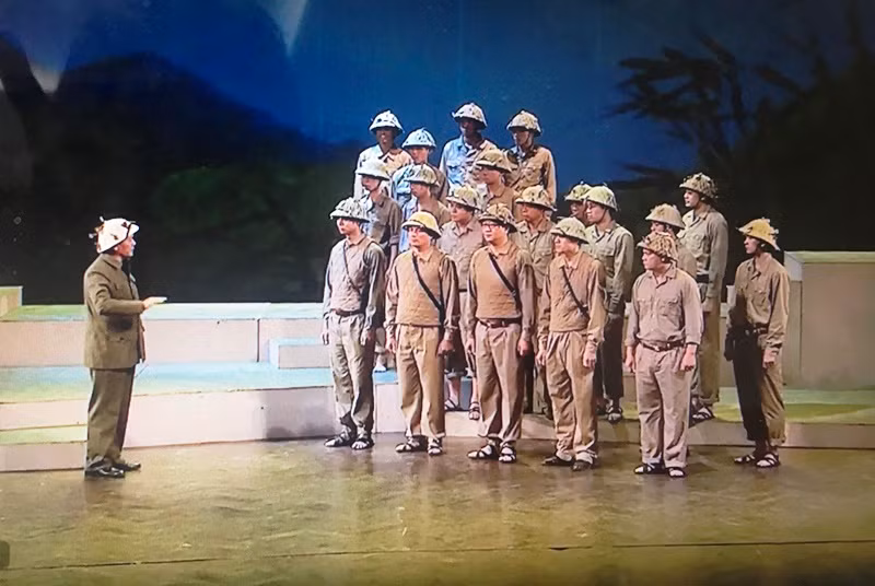 Một cảnh trong vở kịch “Nhiệm vụ hoàn thành”.
