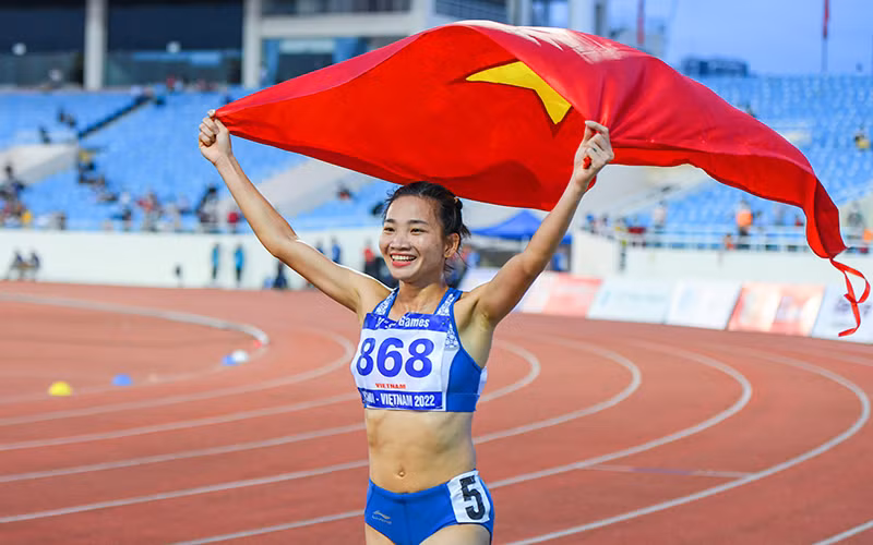 Nguyễn Thị Oanh giành vàng ở nội dung 3.000 m vượt chướng ngại vật dành cho nữ, đồng thời chính thức phá kỷ lục SEA Games với thành tích 9 phút 52 giây 46. (Ảnh: THÀNH ĐẠT)