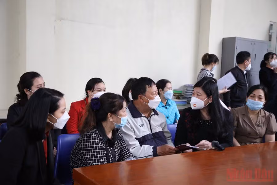 Lãnh đạo TP&nbsp;Hà Nội thăm hỏi, động viên gia đình nạn nhân vụ cháy ở Kim Liên -0
