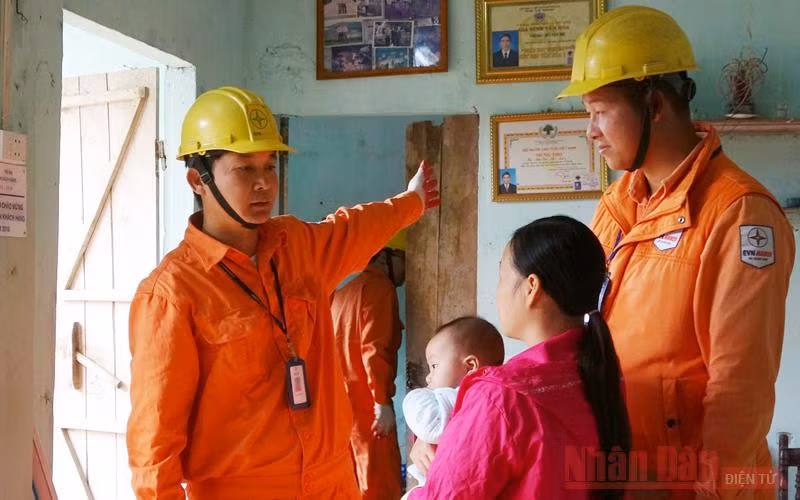 Người dân vui mừng vì được hỗ trợ giảm giá tiền điện.