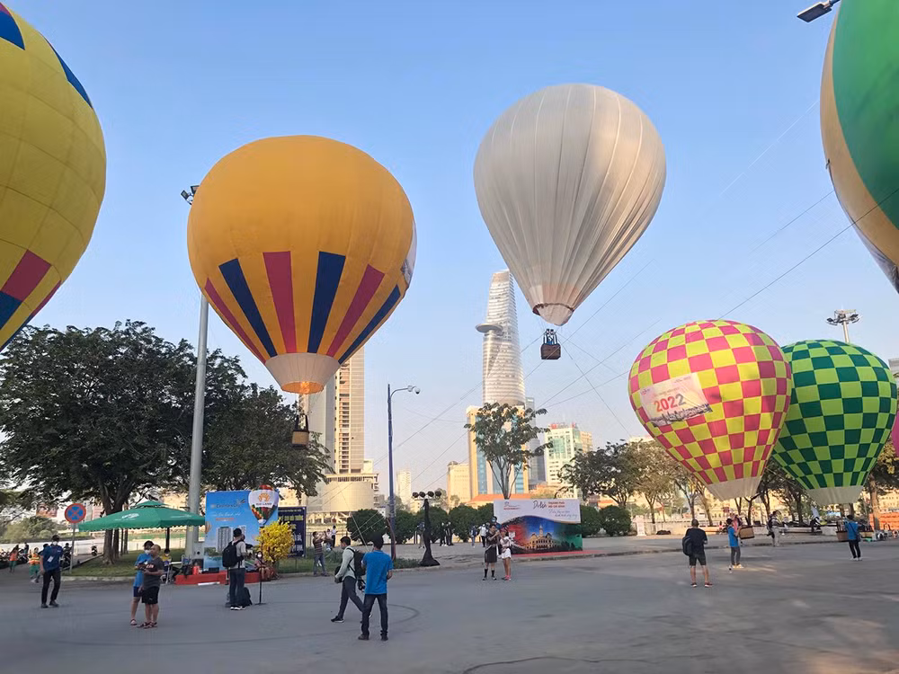 Ngày hội Khinh khí cầu diễn ra hấp dẫn bên sông Sài Gòn -0