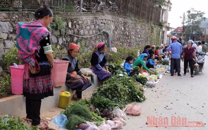 Lôi cuốn Chợ phiên Cốc Pài -1