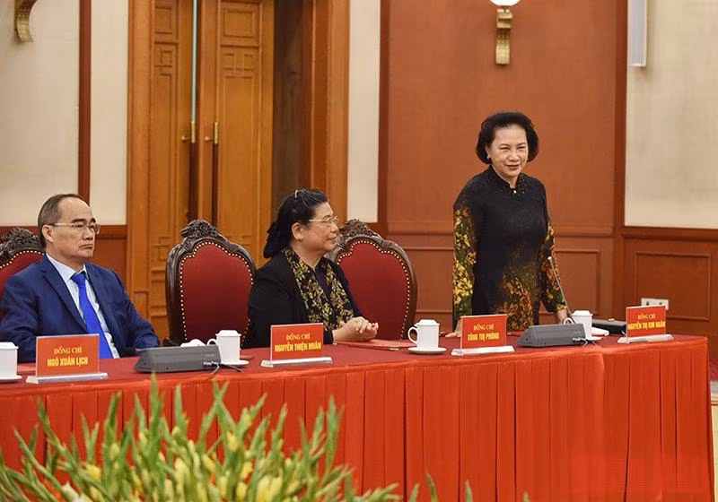 Trao quyết định cho các đồng chí nguyên Ủy viên Bộ Chính trị nghỉ hưu -0