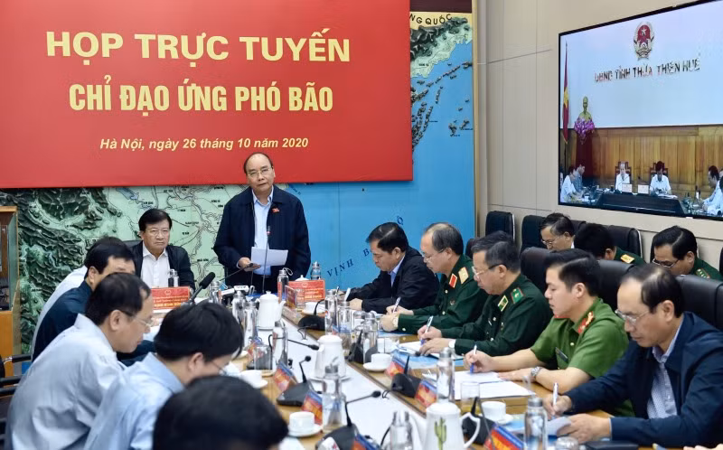 Thủ tướng Nguyễn Xuân Phúc chỉ đạo công tác ứng phó bão số 9