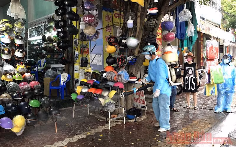 Phun thuốc tiêu độc, khử trùng khu vực nhà riêng BN517.