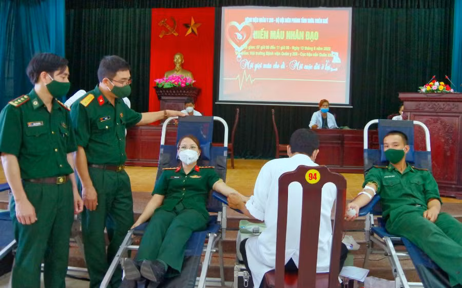 Hơn 100 cán bộ, chiến sĩ tham gia hiến máu nhân đạo -0
