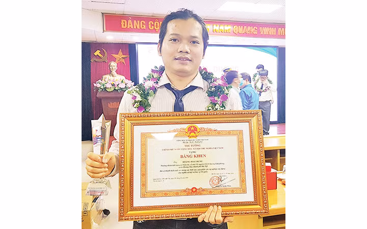 Nâng cánh ước mơ cùng Trung nuôi em