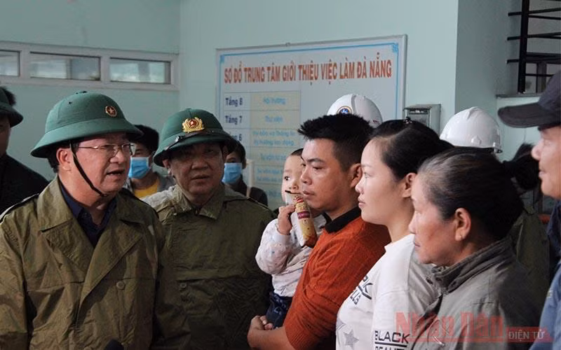 Phó Thủ tướng Trịnh Đình Dũng chỉ đạo phòng, chống bão số 9 ảnh 1 Phó Thủ tướng Trịnh Đình Dũng chỉ đạo công tác phòng, chống bão -0
