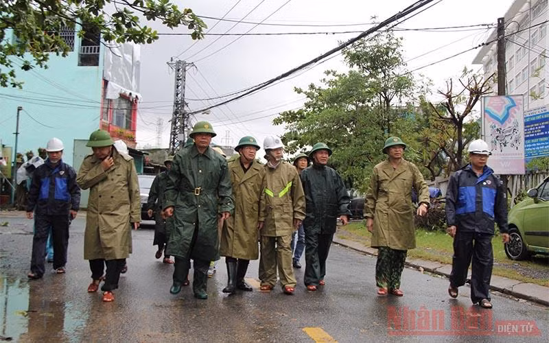 Phó Thủ tướng Trịnh Đình Dũng chỉ đạo công tác phòng, chống bão -0