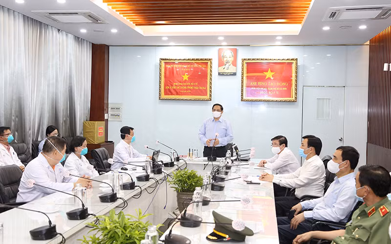 Thủ tướng Phạm Minh Chính đi thăm các bệnh viện trên địa bàn TP Hồ Chí Minh -0