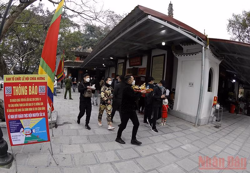 Chùa Hương trước ngày đón khách chính thức -6