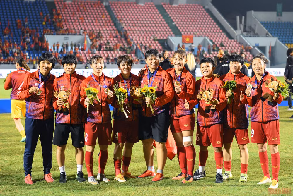 Đội tuyển bóng đá nữ Việt Nam đón nhận Huy chương Vàng SEA Games 31 -0