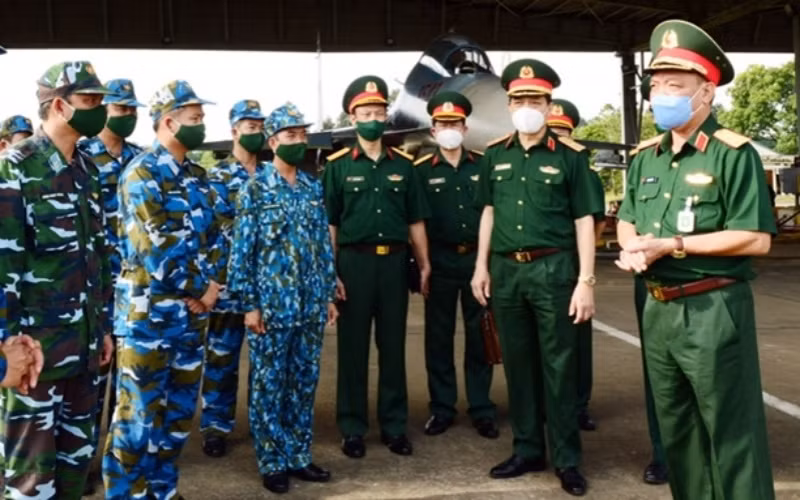 Đoàn công tác Bộ Tổng Tham mưu kiểm tra công tác sẵn sàng chiến đấu tại Trung đoàn 935 (Sư đoàn 370). (Ảnh: Đăng Duy).