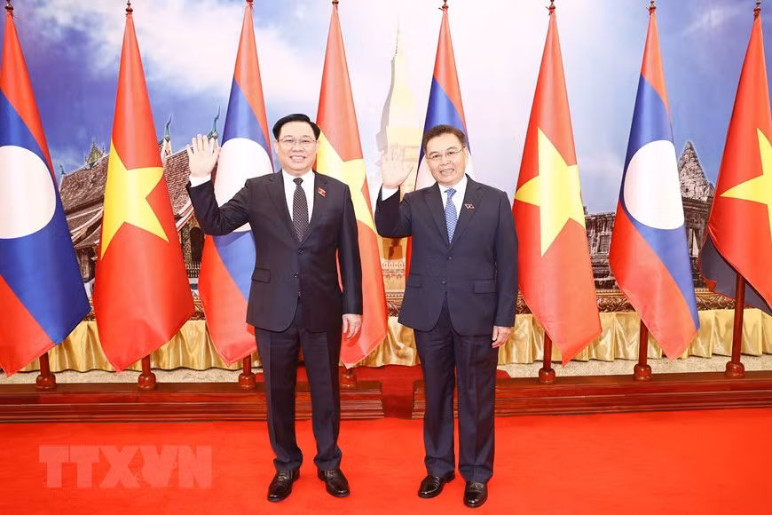 Chủ tịch Quốc hội Vương Đình Huệ hội đàm với Chủ tịch Quốc hội Lào -4