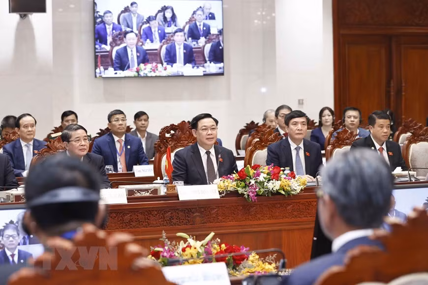 Chủ tịch Quốc hội Vương Đình Huệ hội đàm với Chủ tịch Quốc hội Lào -9