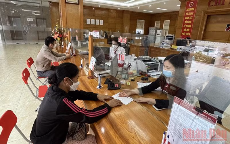Nhờ tuân thủ nghiêm ngặt các biện pháp phòng dịch, hoạt động tại 2 Ngân hàng Nông nghiệp và Phát triển Nông thôn Việt Nam ở Hà Tĩnh vẫn được duy trì liên tục.