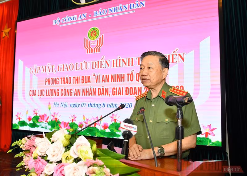 Báo Nhân Dân giao lưu các điển hình tiên tiến trong các phong trào thi đua vì an ninh Tổ quốc -0
