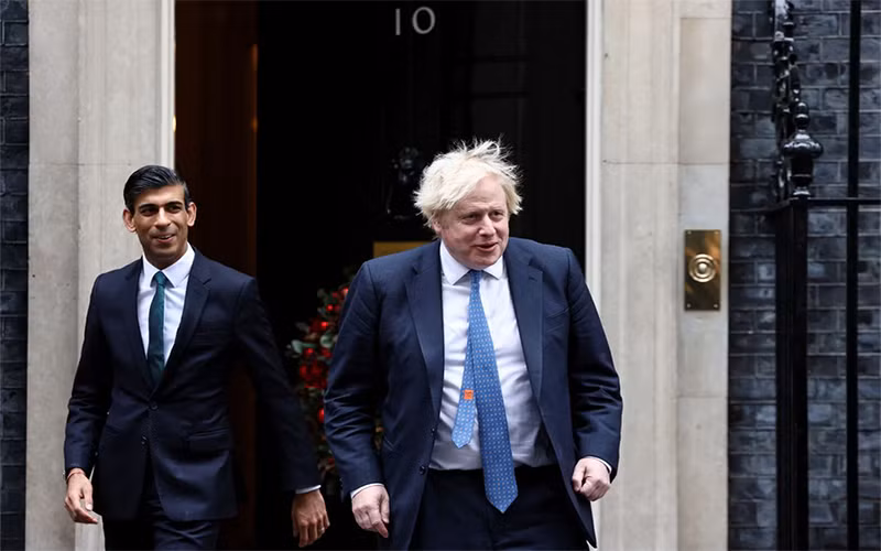 Thủ tướng Boris Johnson và Bộ trưởng Tài chính Rishi Sunak. (Ảnh: Reuters)