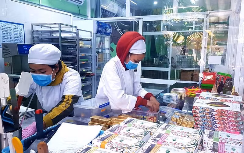 Phân xưởng đóng gói sản phẩm socola của Công ty cổ phần Fifty Frest Farms (thị trấn Cam Đức, huyện Cam Lâm, tỉnh Khánh Hòa).