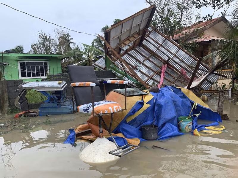 13 người mất tích, hơn 100 nghìn người sơ tán do bão Molave tại Philippines -0