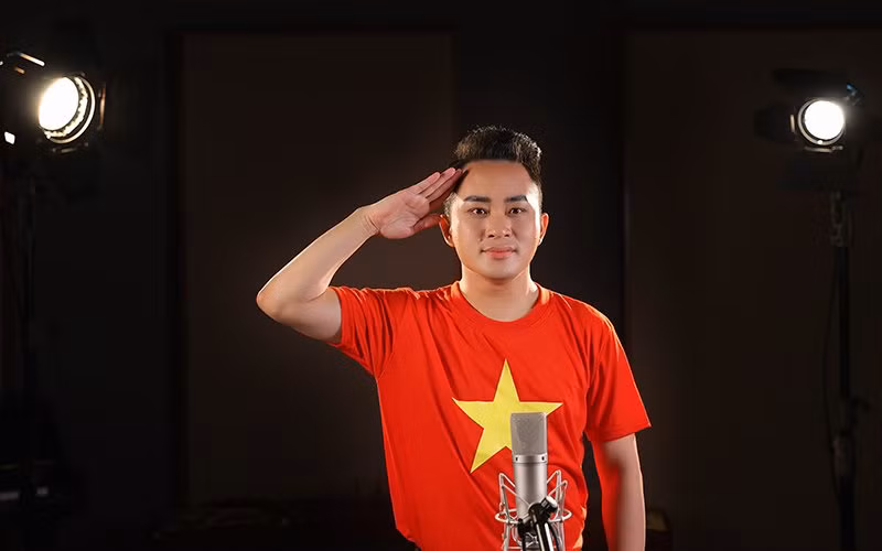 Ca sĩ Tùng Dương.