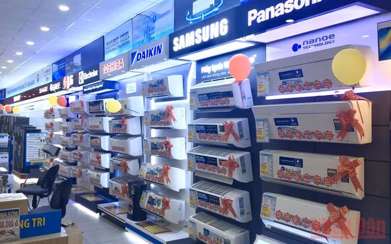 Thị trường điện máy trầm lắng trong bão dịch -0