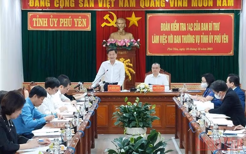 Bí thư Trung ương Đảng, Phó Thủ tướng Chính phủ Lê Minh Khái làm việc với Ban Thường vụ Tỉnh ủy Phú Yên.