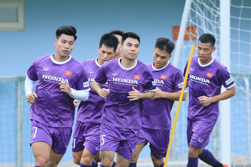 Các cầu thủ trên sân tập. 