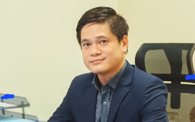 Phó giáo sư, Tiến sĩ Tô Trung Thành.