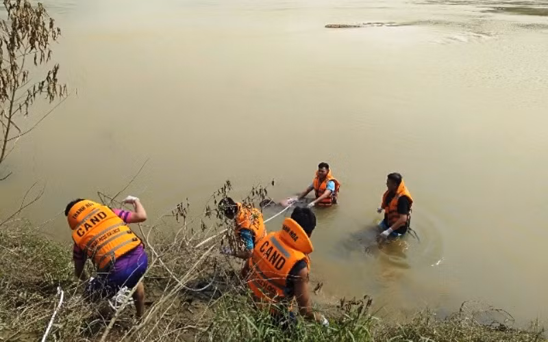 Lực lượng chuyên nghiệp đã tìm thấy, vớt nạn nhân tử vong do đuối nước.