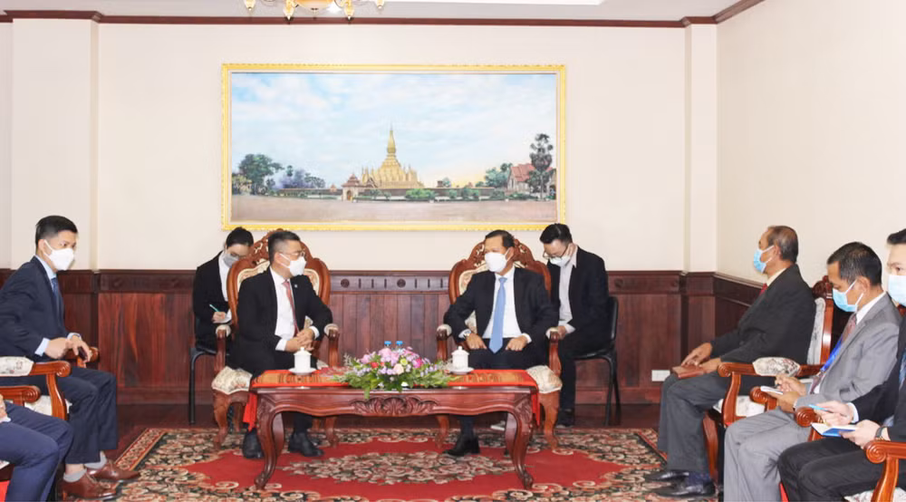 Tổng Lãnh sự tại Pakse Nguyễn Văn Trung trình Thư ủy nhiệm Lãnh sự -0