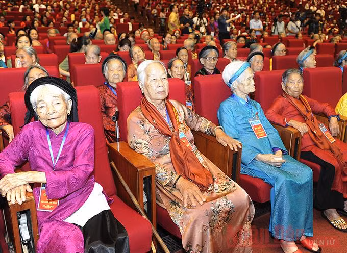 Tôn vinh những Bà mẹ Việt Nam Anh hùng -0