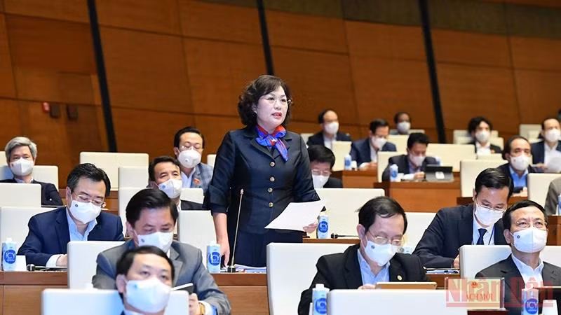Chất vấn 4 nhóm vấn đề thuộc lĩnh vực nông nghiệp, tài chính, ngân hàng và giao thông vận tải -0