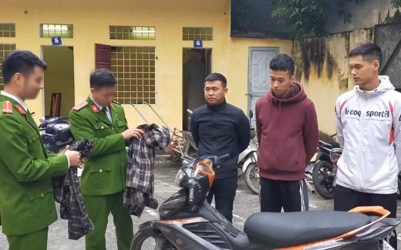 Công an đấu tranh với ba đối tượng có hành vi liên quan các lần ném chất bẩn vào nhà riêng phóng viên.