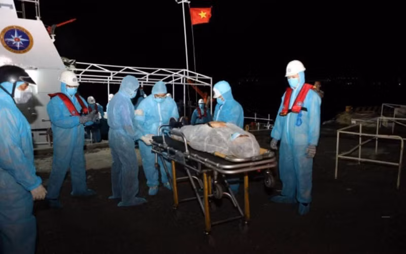 Cứu nạn thành công thuyền viên Philippines gặp nạn trên biển