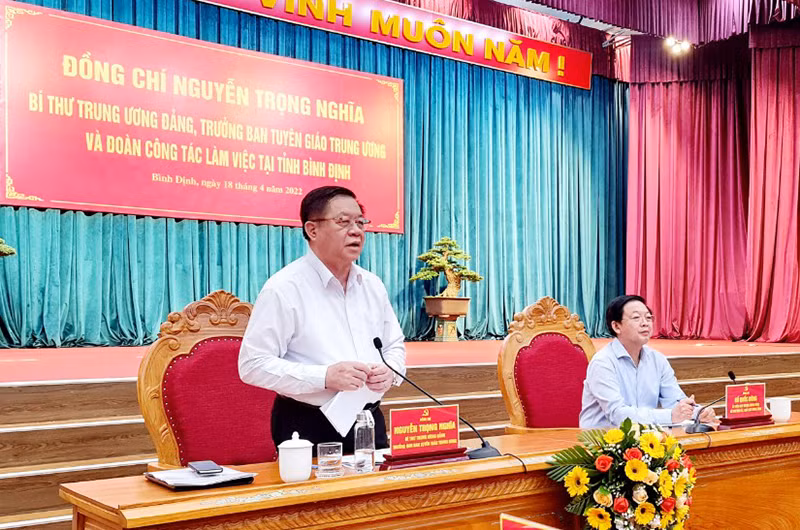 Đồng chí Nguyễn Trọng Nghĩa, Bí thư Trung ương Đảng, Trưởng Ban Tuyên giáo Trung ương phát biểu chỉ đạo.