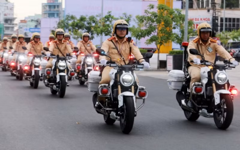 Công bố 13 số điện thoại “nóng” về an toàn giao thông -0