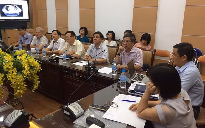 Các chuyên gia hội chẩn chiều 27-7.