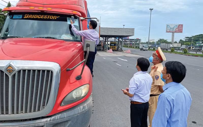 Tình hình trật tự, an toàn giao thông năm 2021 tiếp tục có chuyển biến tốt. (Ảnh minh họa: Minh Trang)