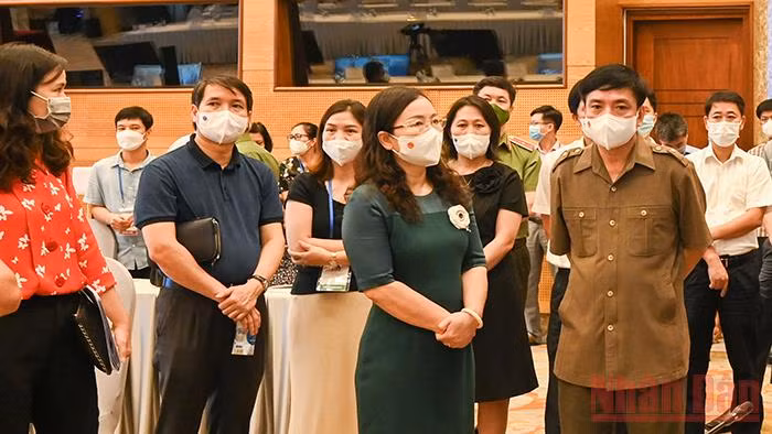 Tổng thư ký, Chủ nhiệm Văn phòng Quốc hội Bùi Văn Cường kiểm tra công tác chuẩn bị hội nghị AIPA 42. Ảnh: DUY LINH.