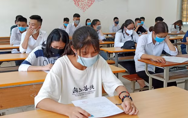Thí sinh dự tốt nghiệp trung học phổ thông. (Ảnh: Vietnam+)