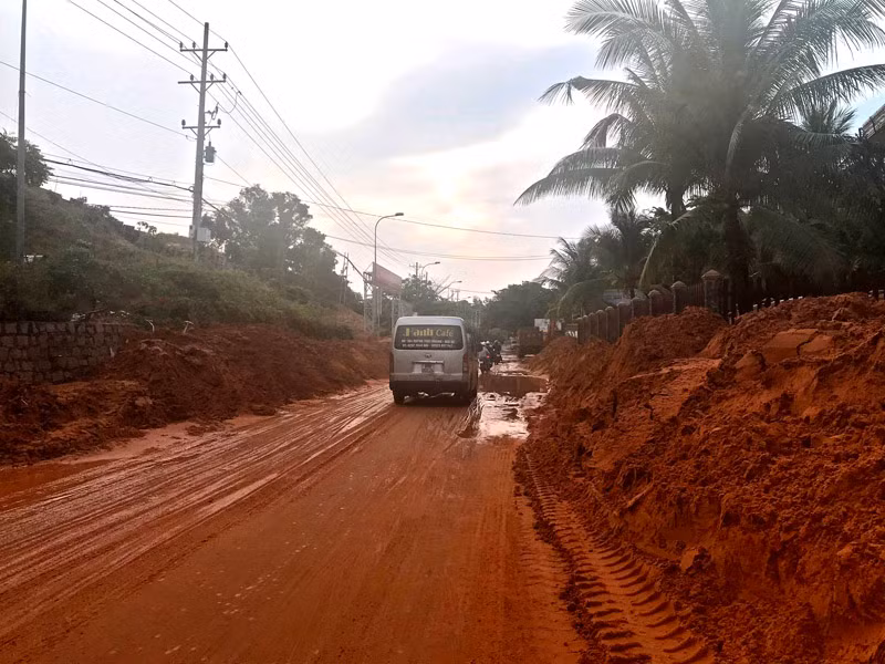 Sạt lở cát nghiêm trọng tuyến đường du lịch Mũi Né -0