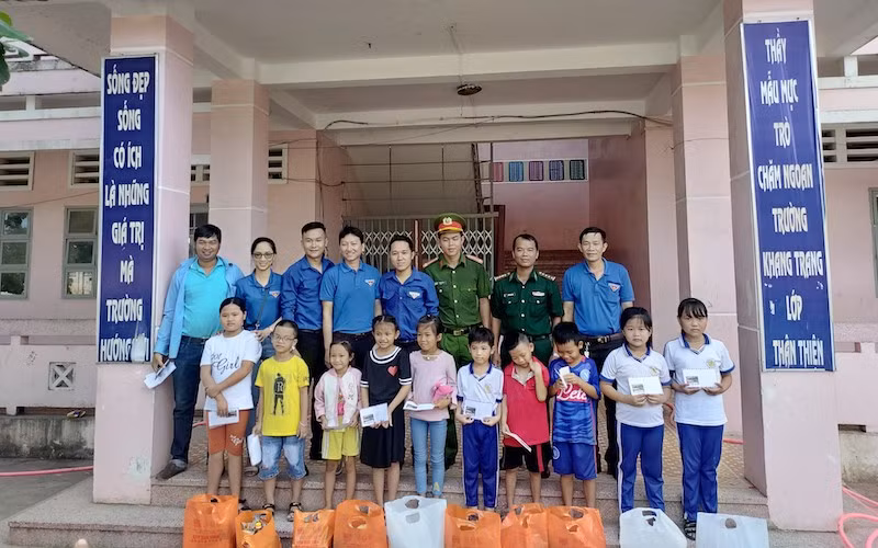 Nhiều hoạt động chăm lo người nghèo biên giới biển Sóc Trăng -2