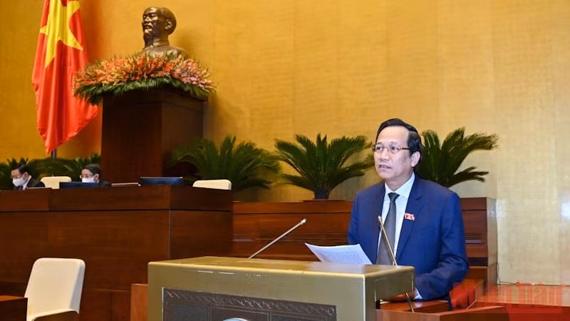 Bộ trưởng Lao động, Thương binh và Xã hội Đào Ngọc Dung trình bày Báo cáo chính sách, chế độ BHXH, quản lý và sử dụng Quỹ BHXH năm 2020.
