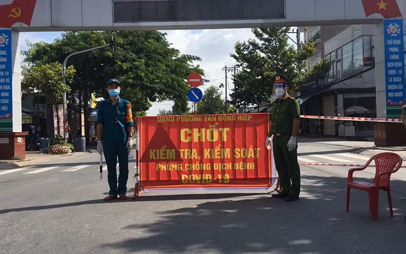 Chốt kiểm soát trên địa bàn thành phố Dĩ An, tỉnh Bình Dương.