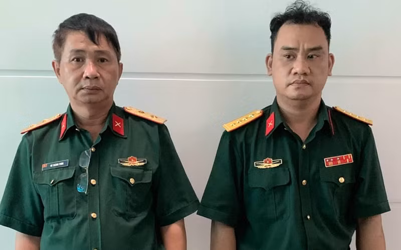 2 đối tượng giả mạo sĩ quan quân đội.