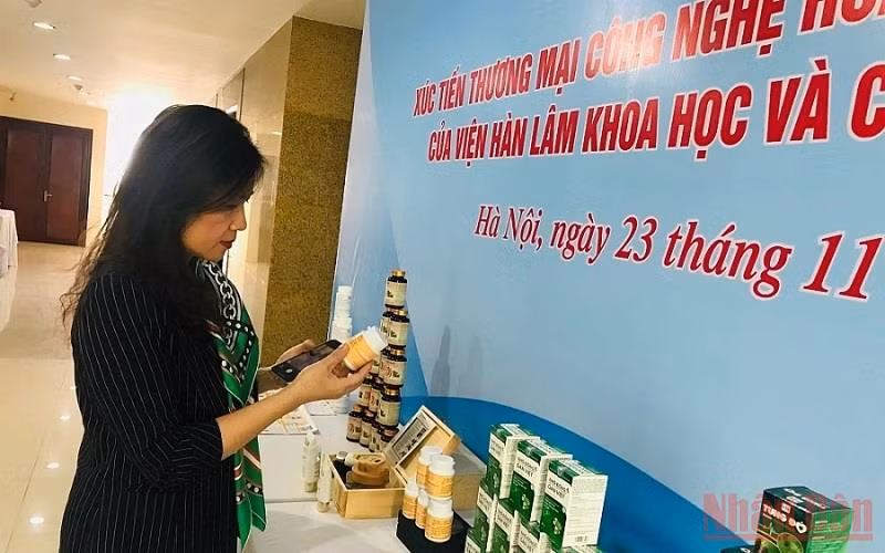 Các sản phẩm trưng bày tại hội thảo.